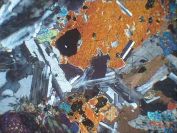 純橄欖巖正交偏光