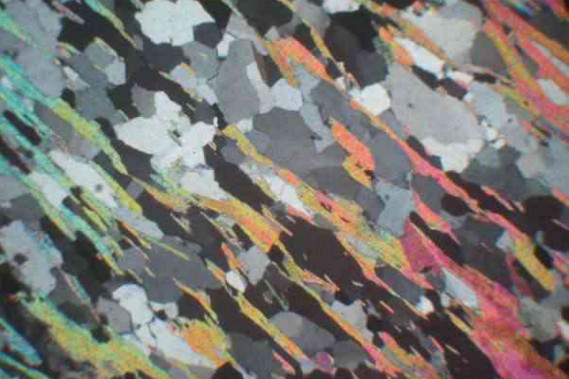 白云母片巖正交偏光