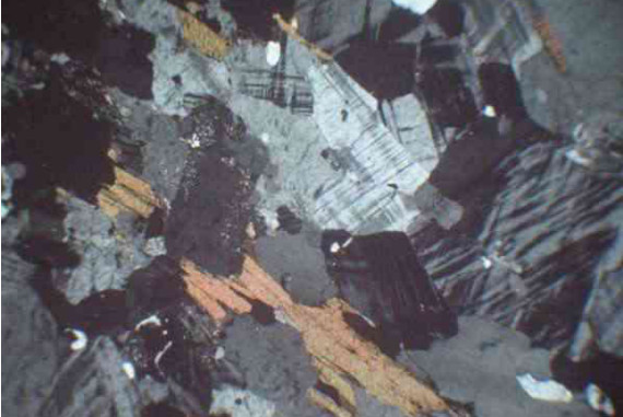 黑云母片麻巖正交偏光